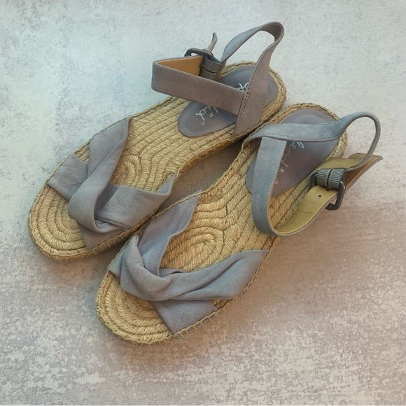 Splendid Suede Buckle Bow Front Sandals - Picture 4 of 7